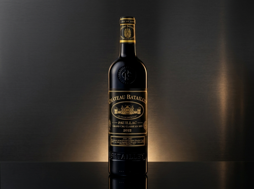 Vorderansicht der Weinflasche Château Batailley 2022, 5ème Cru Classé Pauillac, edles Etikett auf dunkler Bordeaux-Flasche.